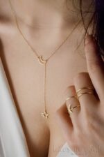 Collier Lune & Étoile – Élégance céleste en acier doré